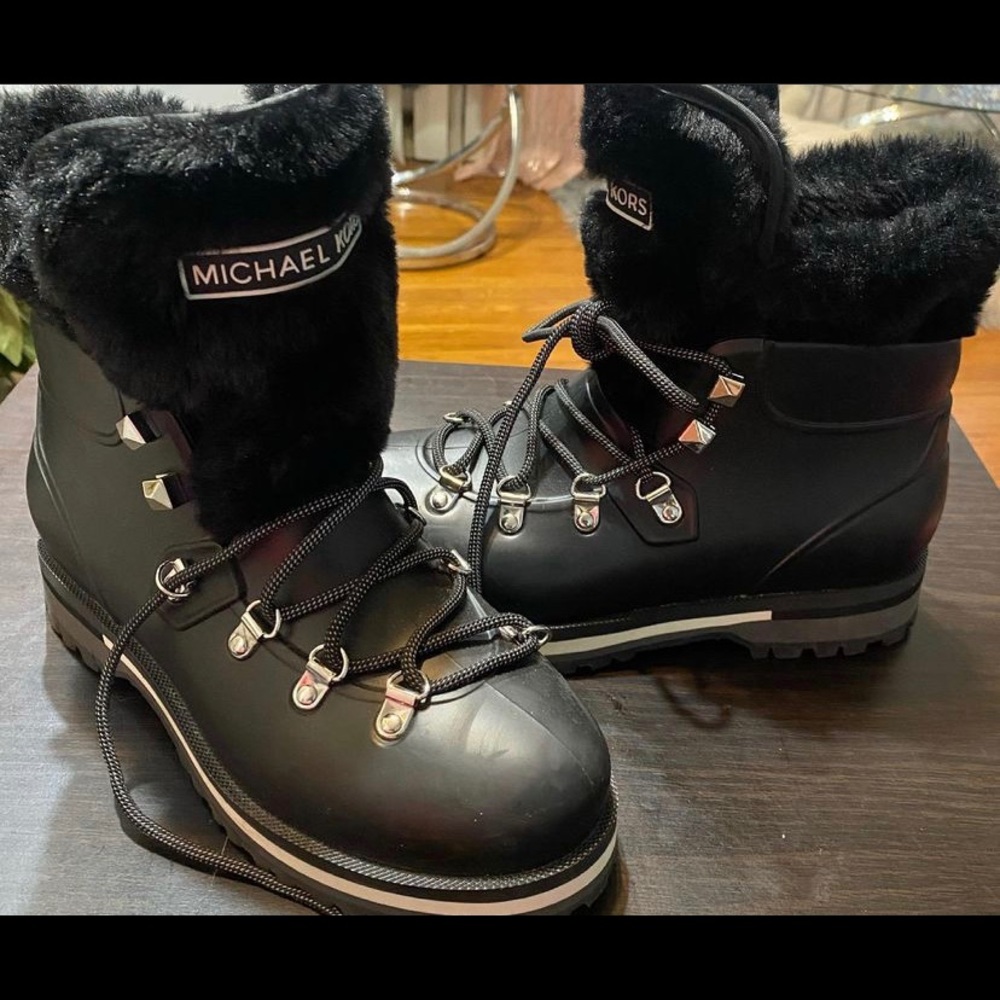 Youth boots